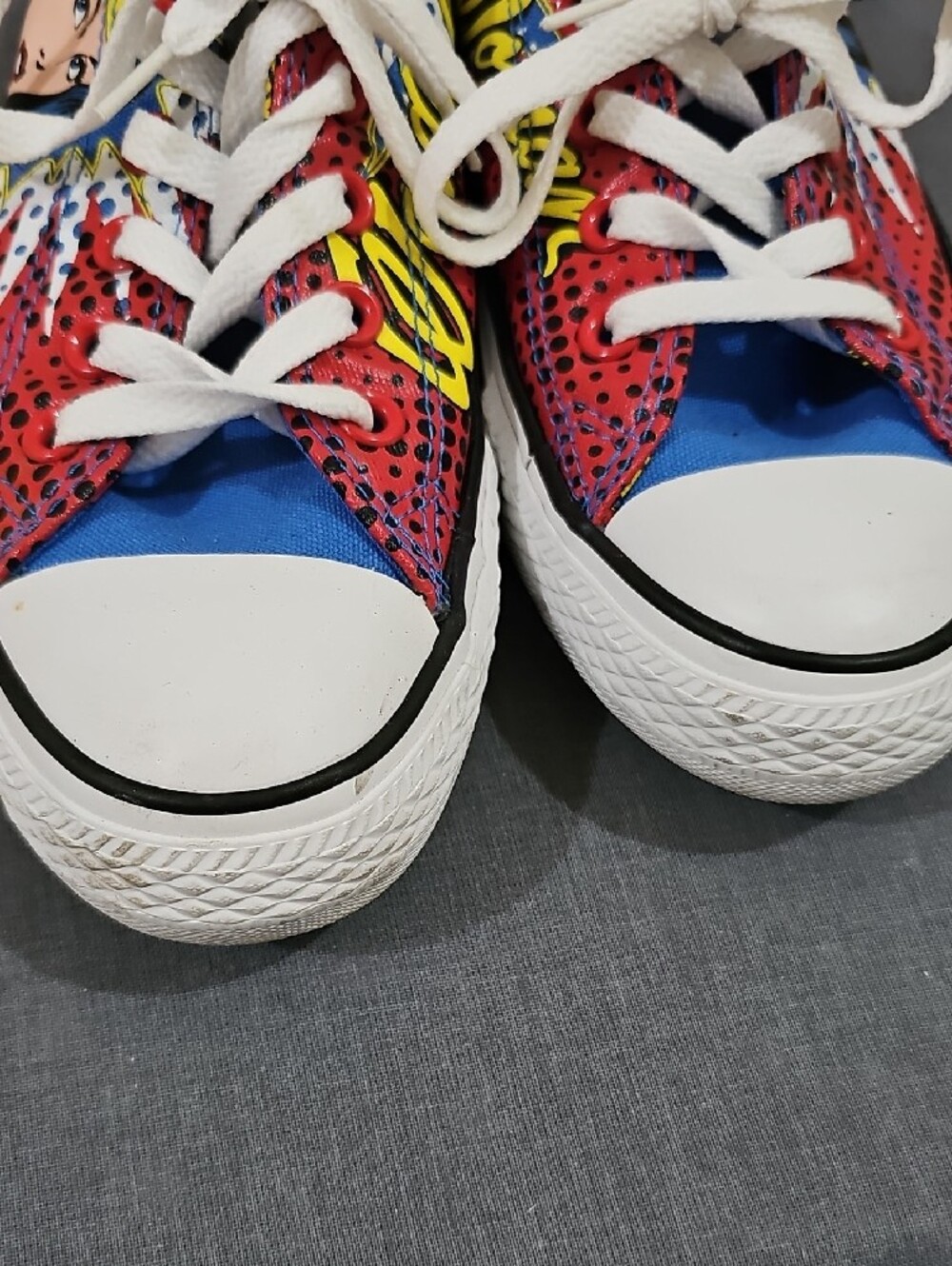 WONDER WOMAN CONVERSE Lace-Up Sneakers in Red, Blue & White Mens 7(Unisex) - Picture 7 of 11